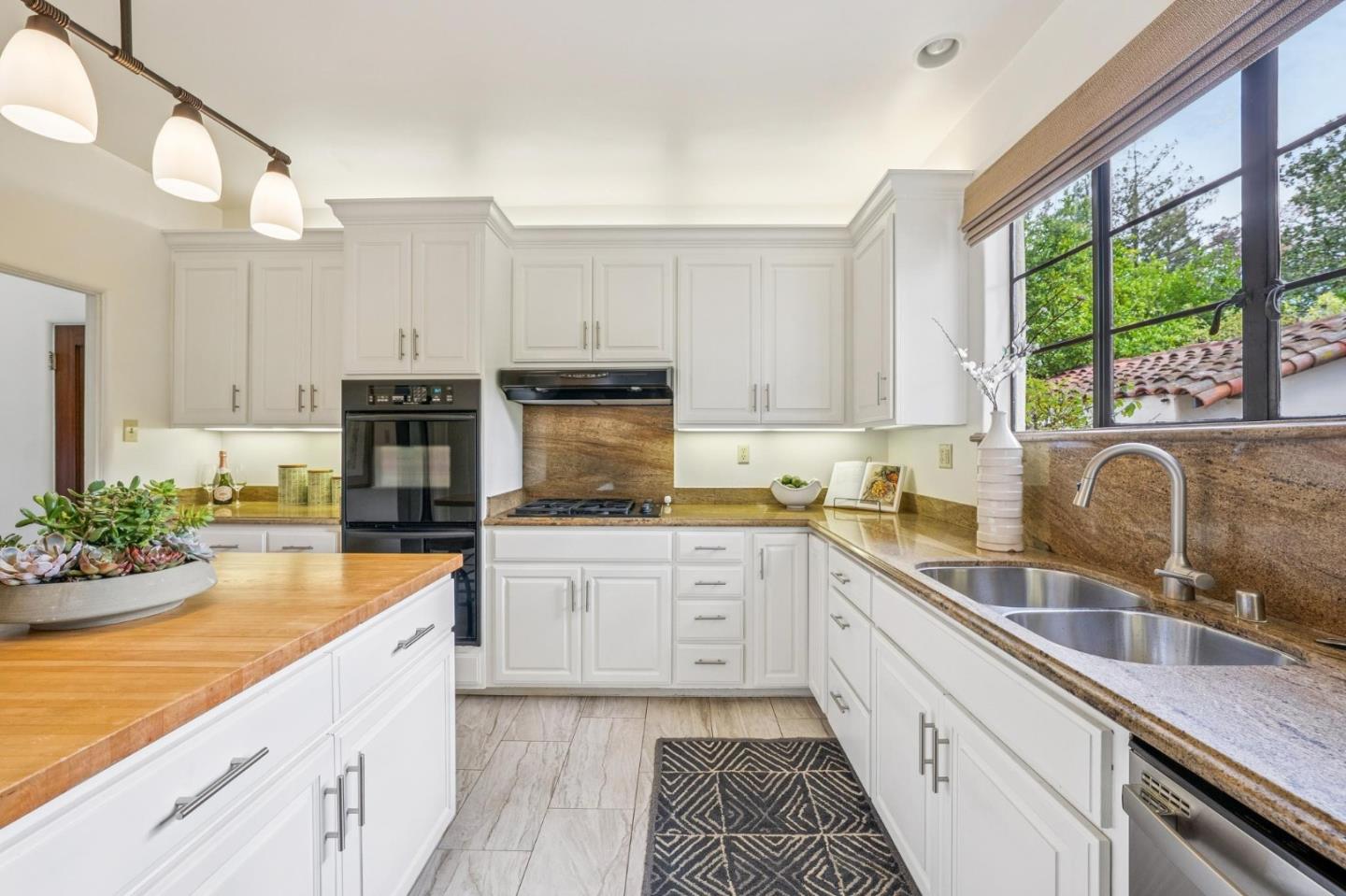 Detail Gallery Image 18 of 49 For 1965 Cowper St, Palo Alto,  CA 94301 - 5 Beds | 3/1 Baths