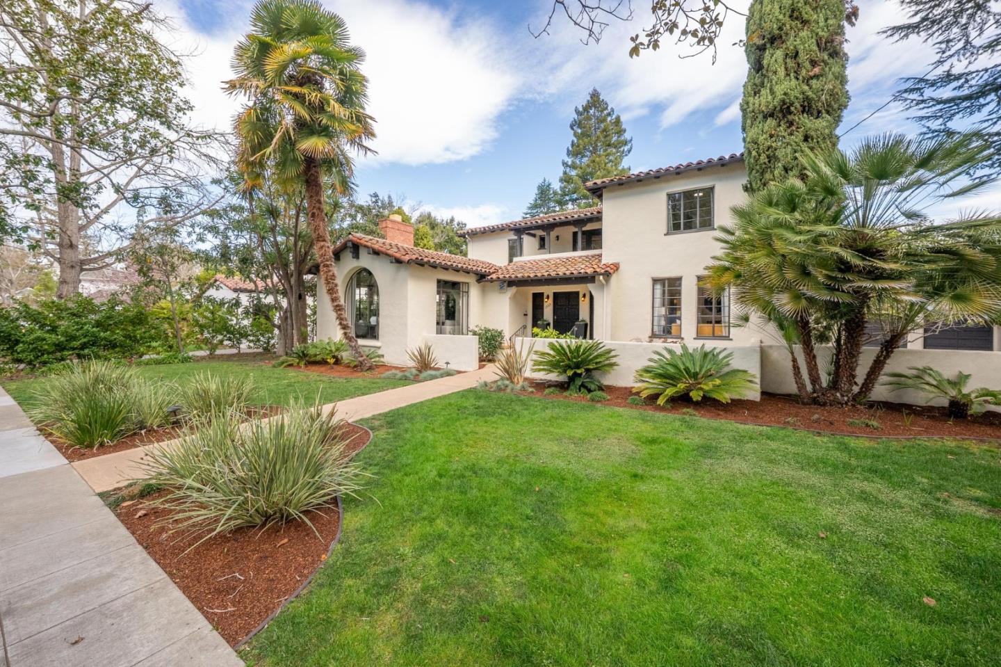 Detail Gallery Image 2 of 49 For 1965 Cowper St, Palo Alto,  CA 94301 - 5 Beds | 3/1 Baths