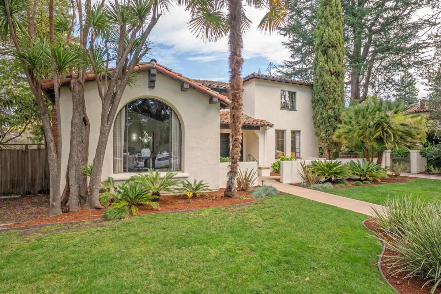 Detail Gallery Image 3 of 49 For 1965 Cowper St, Palo Alto,  CA 94301 - 5 Beds | 3/1 Baths