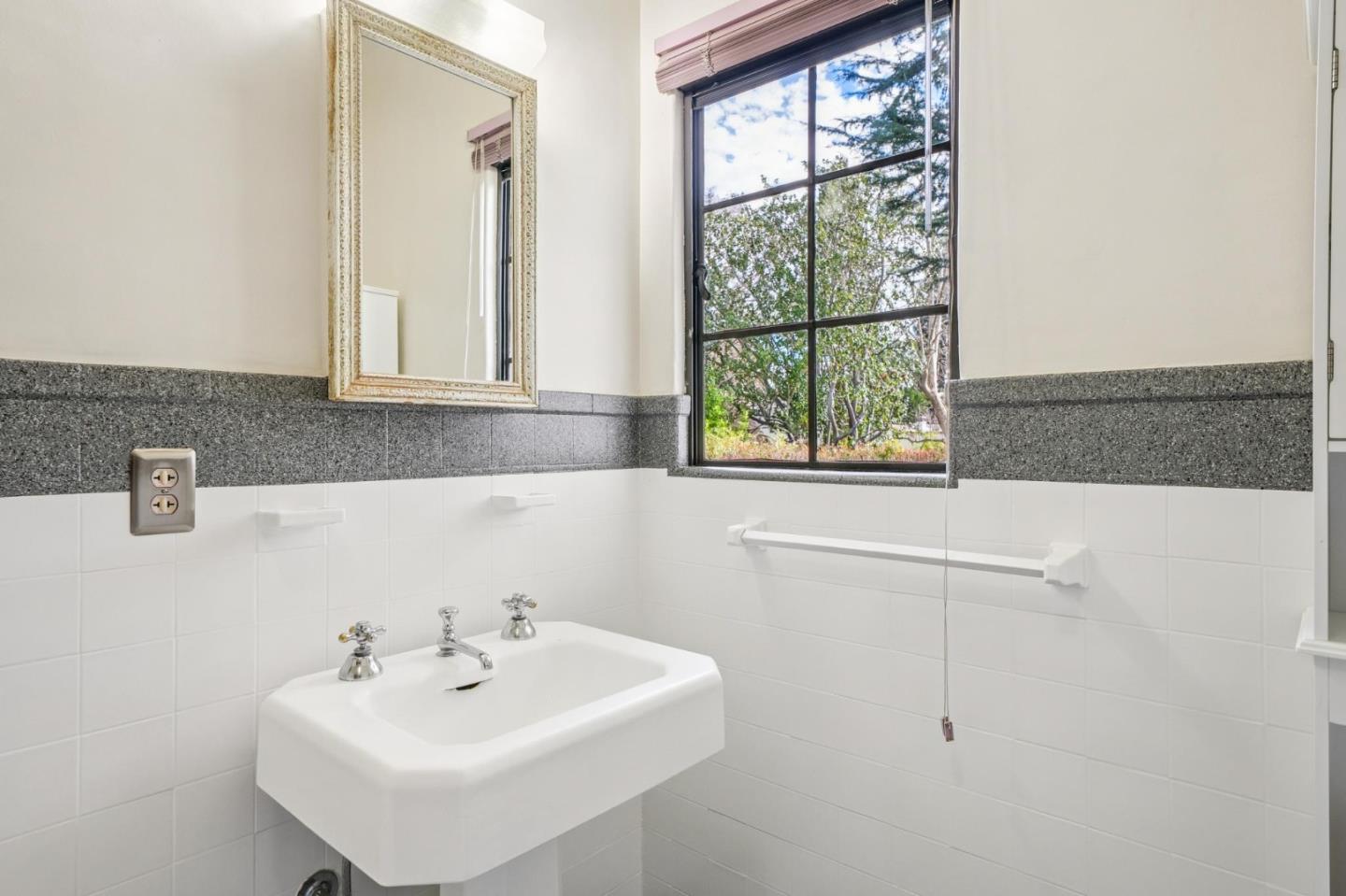 Detail Gallery Image 34 of 49 For 1965 Cowper St, Palo Alto,  CA 94301 - 5 Beds | 3/1 Baths