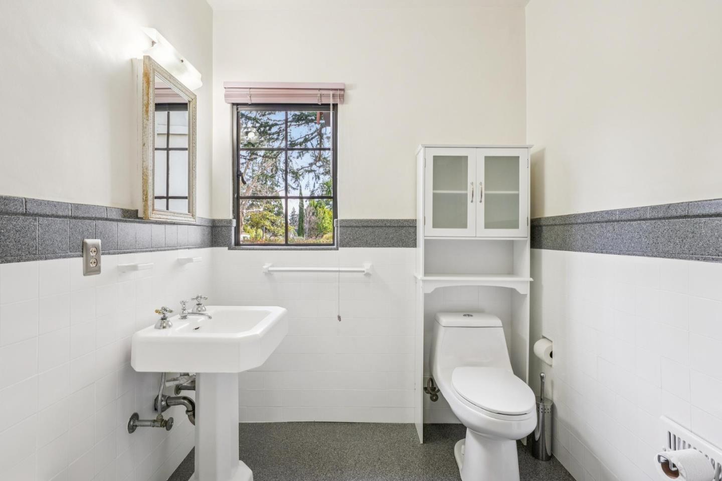 Detail Gallery Image 35 of 49 For 1965 Cowper St, Palo Alto,  CA 94301 - 5 Beds | 3/1 Baths