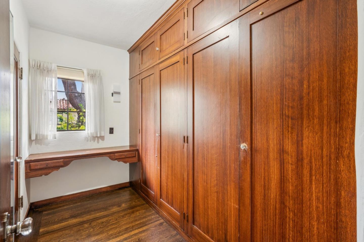 Detail Gallery Image 36 of 49 For 1965 Cowper St, Palo Alto,  CA 94301 - 5 Beds | 3/1 Baths