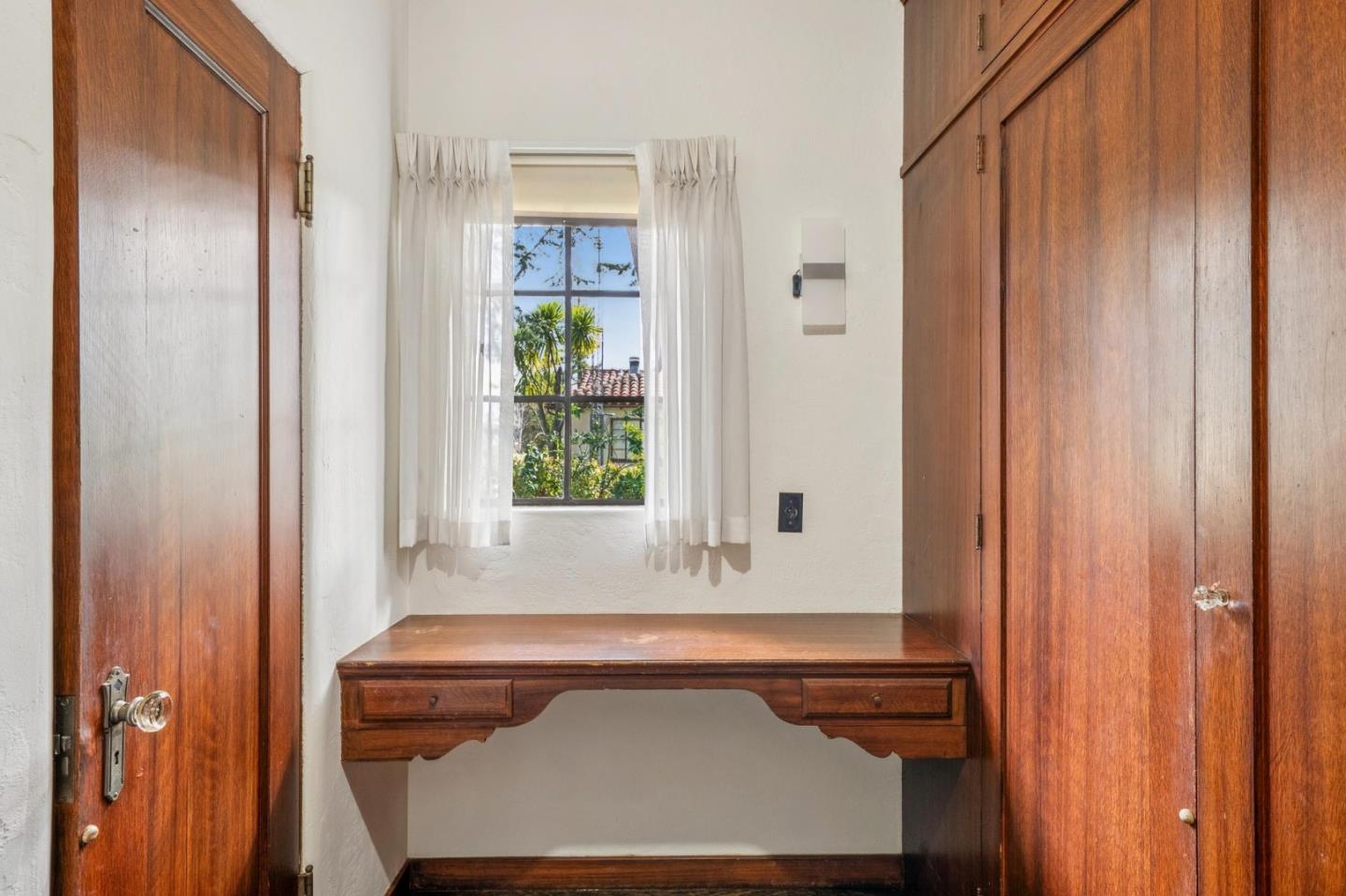 Detail Gallery Image 37 of 49 For 1965 Cowper St, Palo Alto,  CA 94301 - 5 Beds | 3/1 Baths