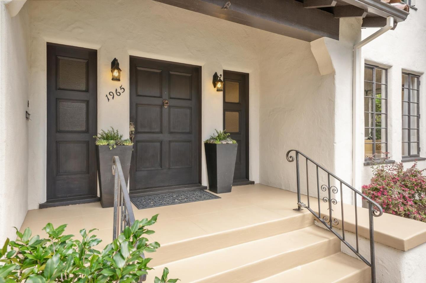 Detail Gallery Image 4 of 49 For 1965 Cowper St, Palo Alto,  CA 94301 - 5 Beds | 3/1 Baths