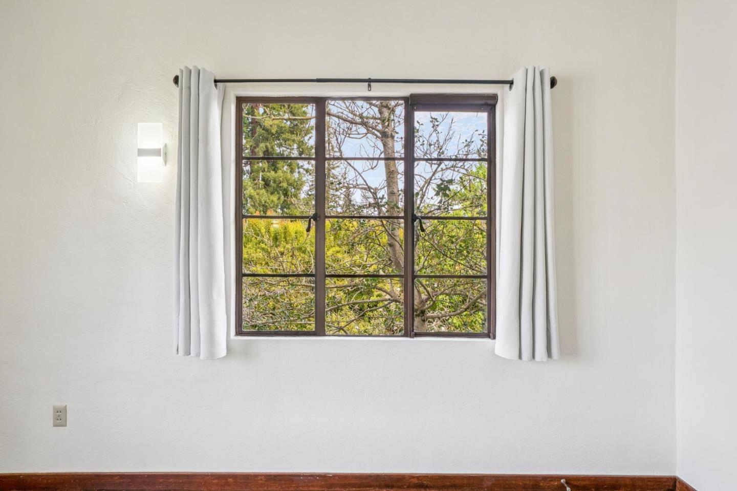 Detail Gallery Image 42 of 49 For 1965 Cowper St, Palo Alto,  CA 94301 - 5 Beds | 3/1 Baths