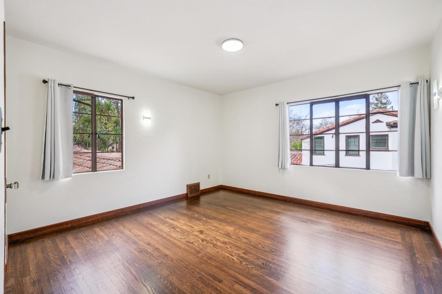 Detail Gallery Image 43 of 49 For 1965 Cowper St, Palo Alto,  CA 94301 - 5 Beds | 3/1 Baths