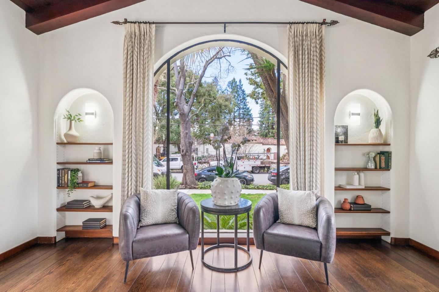 Detail Gallery Image 9 of 49 For 1965 Cowper St, Palo Alto,  CA 94301 - 5 Beds | 3/1 Baths