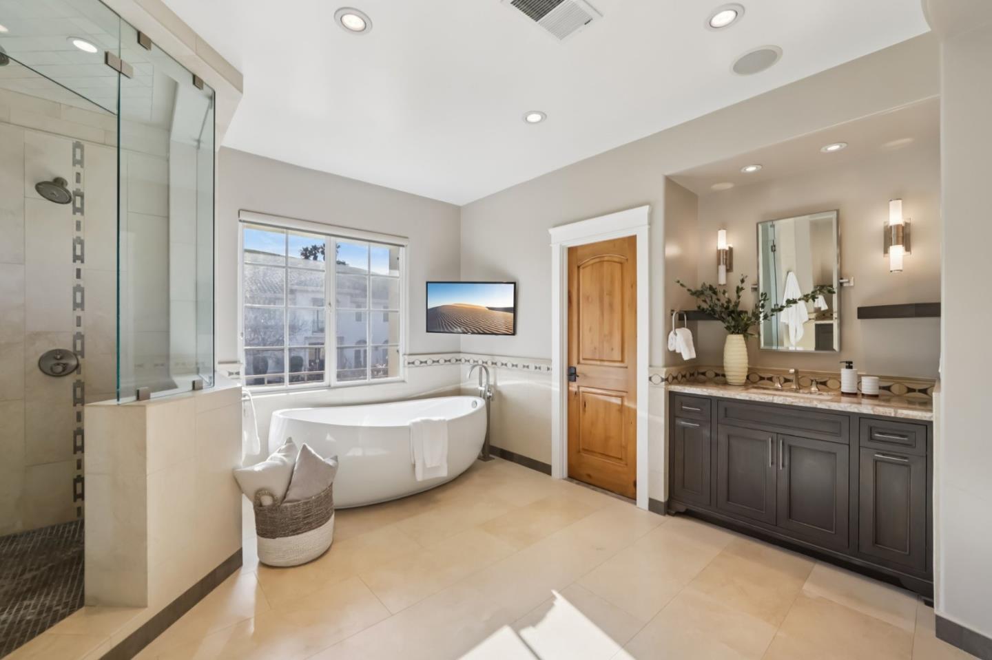 Detail Gallery Image 38 of 126 For 5106 Eastbourne Dr, San Jose,  CA 95138 - 5 Beds | 5/1 Baths