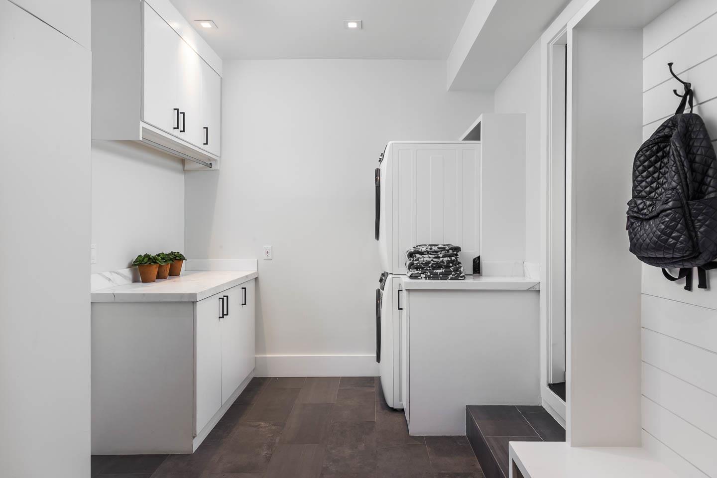 Detail Gallery Image 10 of 19 For 1031 Fife Ave, Palo Alto,  CA 94301 - 3 Beds | 2 Baths