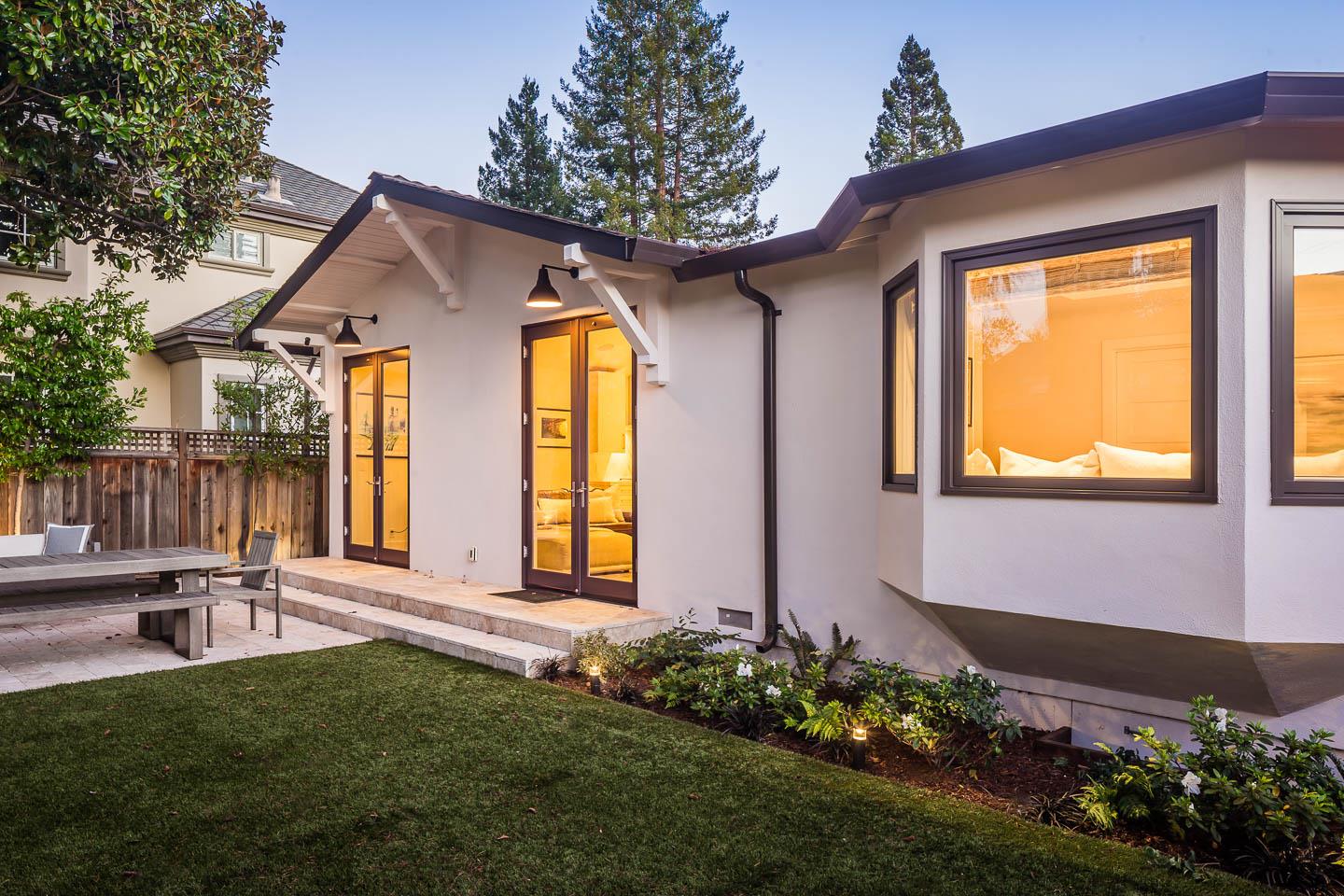 Detail Gallery Image 18 of 19 For 1031 Fife Ave, Palo Alto,  CA 94301 - 3 Beds | 2 Baths