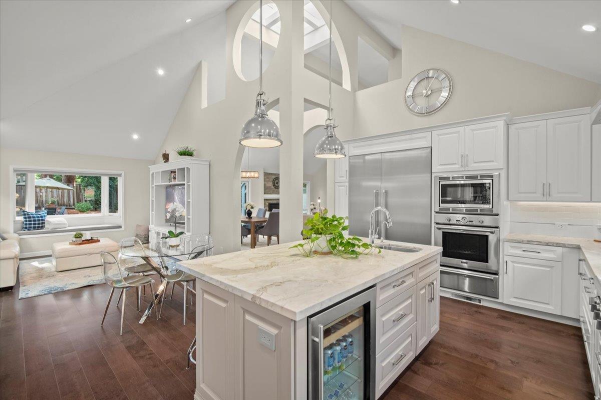 Detail Gallery Image 12 of 54 For 411 Hedgerow Court, Mountain View,  CA 94041 - 5 Beds | 3 Baths