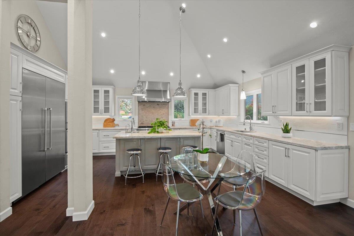 Detail Gallery Image 13 of 54 For 411 Hedgerow Court, Mountain View,  CA 94041 - 5 Beds | 3 Baths