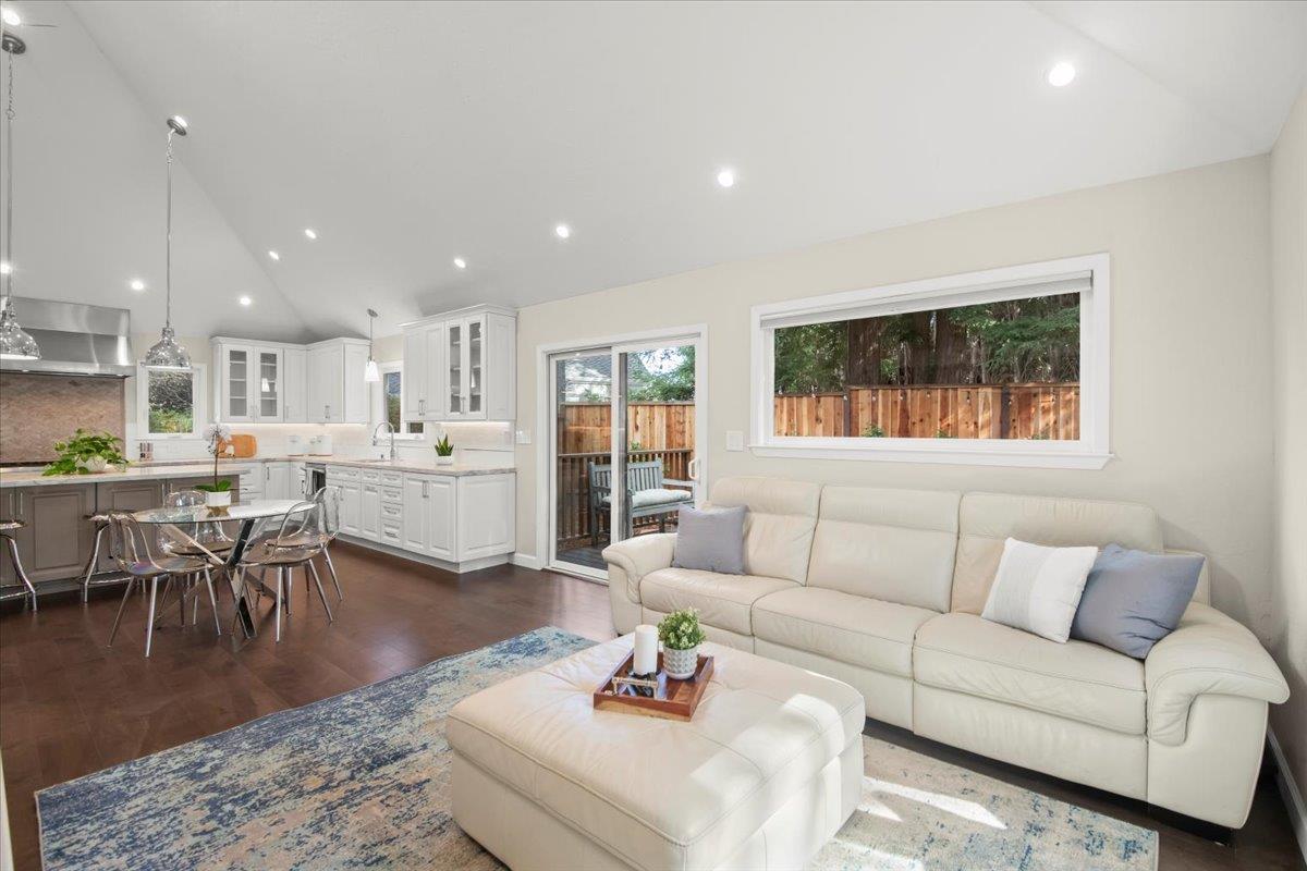 Detail Gallery Image 16 of 54 For 411 Hedgerow Court, Mountain View,  CA 94041 - 5 Beds | 3 Baths