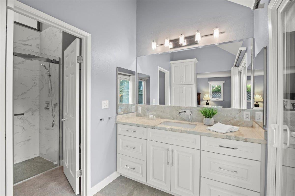 Detail Gallery Image 19 of 54 For 411 Hedgerow Court, Mountain View,  CA 94041 - 5 Beds | 3 Baths