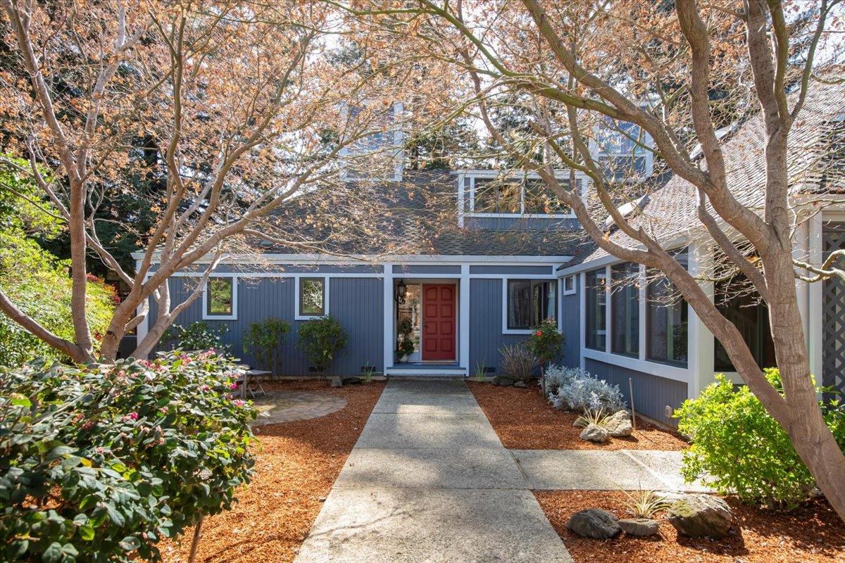 Detail Gallery Image 2 of 54 For 411 Hedgerow Court, Mountain View,  CA 94041 - 5 Beds | 3 Baths