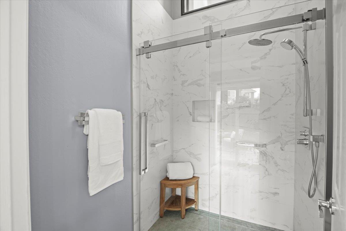 Detail Gallery Image 20 of 54 For 411 Hedgerow Court, Mountain View,  CA 94041 - 5 Beds | 3 Baths