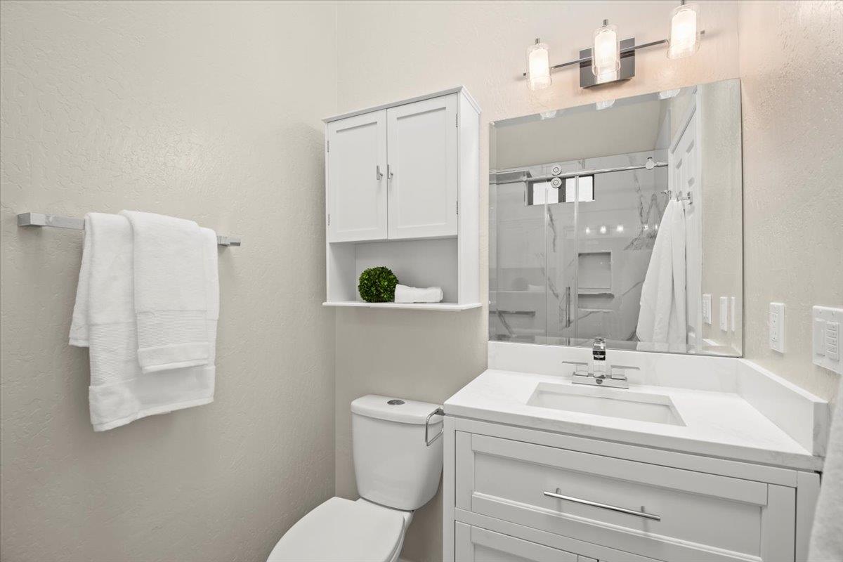 Detail Gallery Image 26 of 54 For 411 Hedgerow Court, Mountain View,  CA 94041 - 5 Beds | 3 Baths