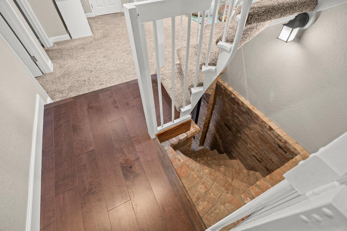 Detail Gallery Image 30 of 54 For 411 Hedgerow Court, Mountain View,  CA 94041 - 5 Beds | 3 Baths