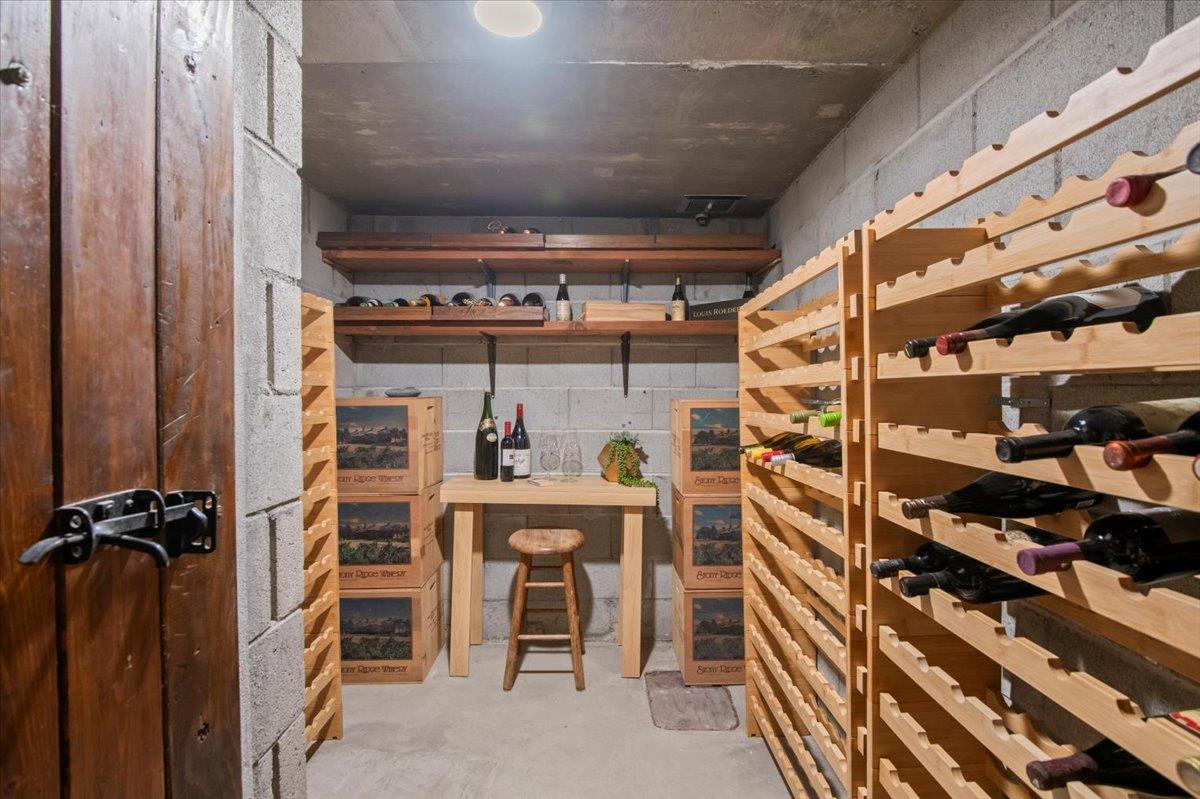 Detail Gallery Image 31 of 54 For 411 Hedgerow Court, Mountain View,  CA 94041 - 5 Beds | 3 Baths