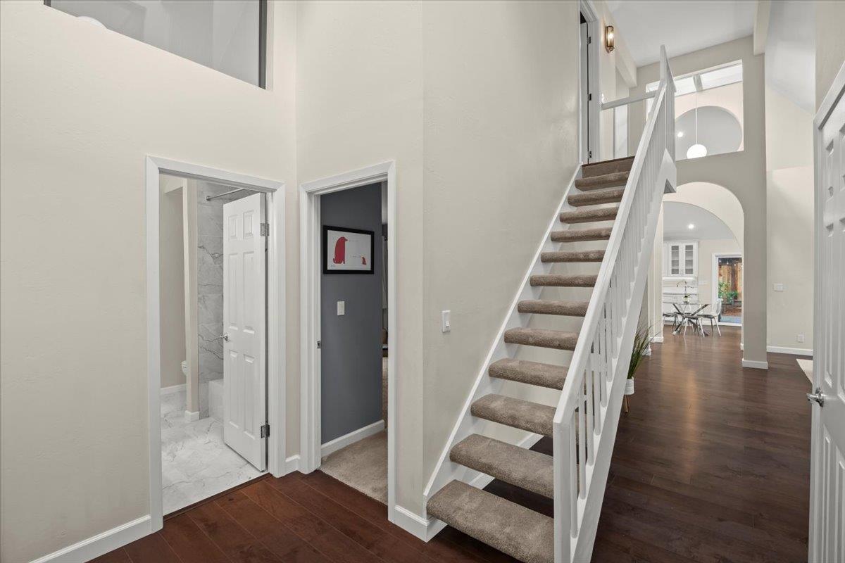 Detail Gallery Image 32 of 54 For 411 Hedgerow Court, Mountain View,  CA 94041 - 5 Beds | 3 Baths