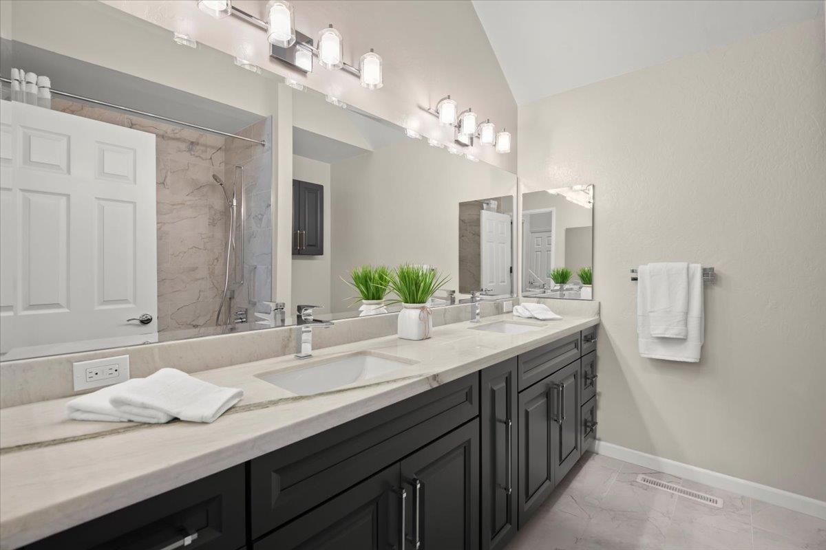 Detail Gallery Image 34 of 54 For 411 Hedgerow Court, Mountain View,  CA 94041 - 5 Beds | 3 Baths