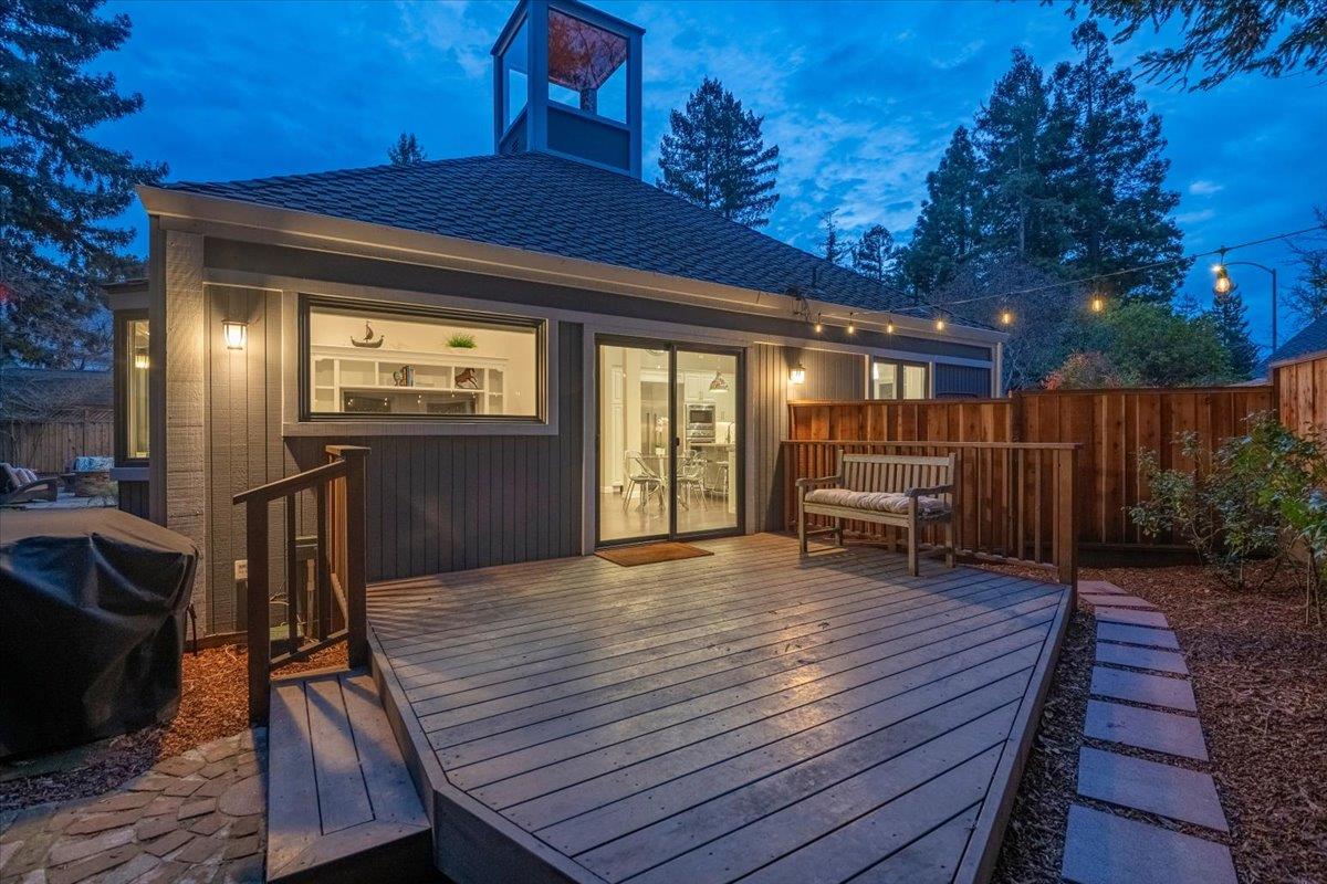 Detail Gallery Image 42 of 54 For 411 Hedgerow Court, Mountain View,  CA 94041 - 5 Beds | 3 Baths