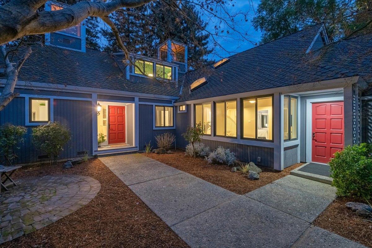 Detail Gallery Image 49 of 54 For 411 Hedgerow Court, Mountain View,  CA 94041 - 5 Beds | 3 Baths