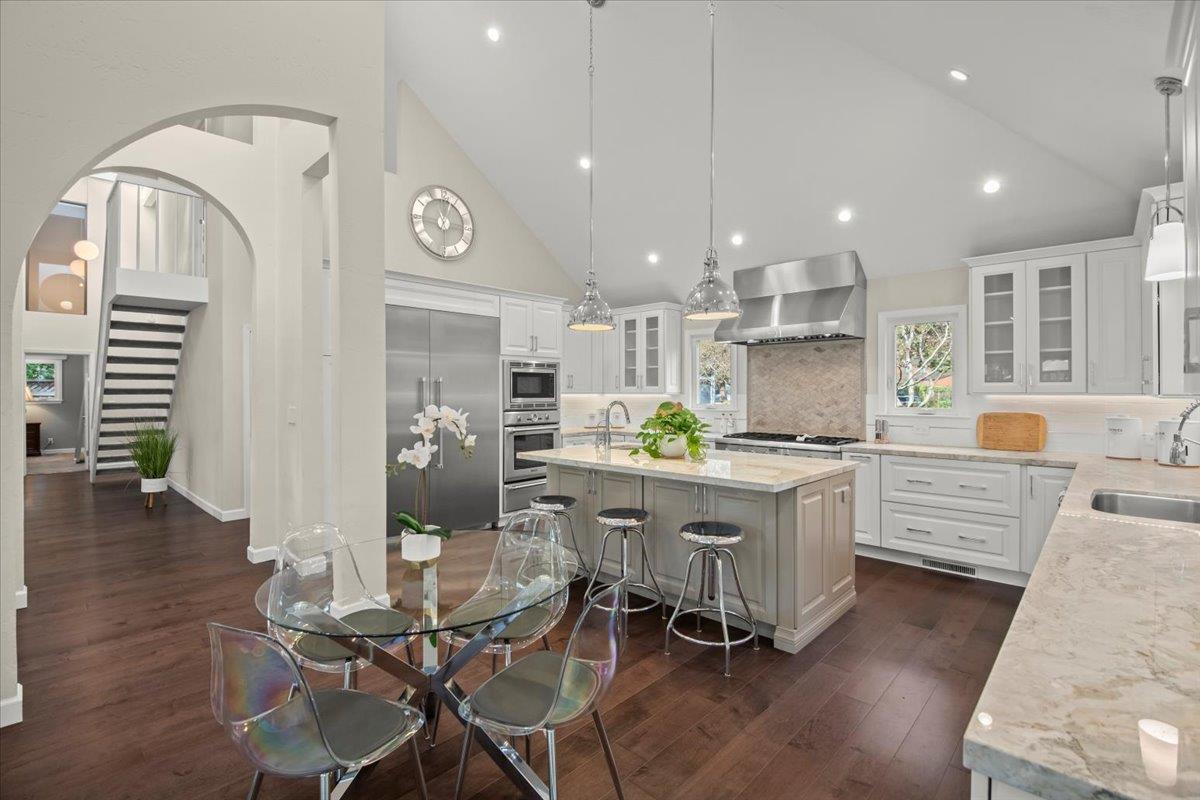 Detail Gallery Image 8 of 54 For 411 Hedgerow Court, Mountain View,  CA 94041 - 5 Beds | 3 Baths