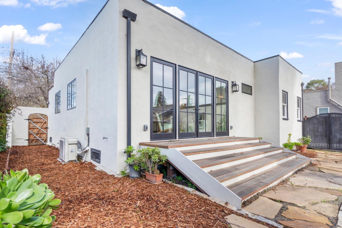 Detail Gallery Image 9 of 46 For 911 Vera Ave, Redwood City,  CA 94061 - 2 Beds | 1 Baths