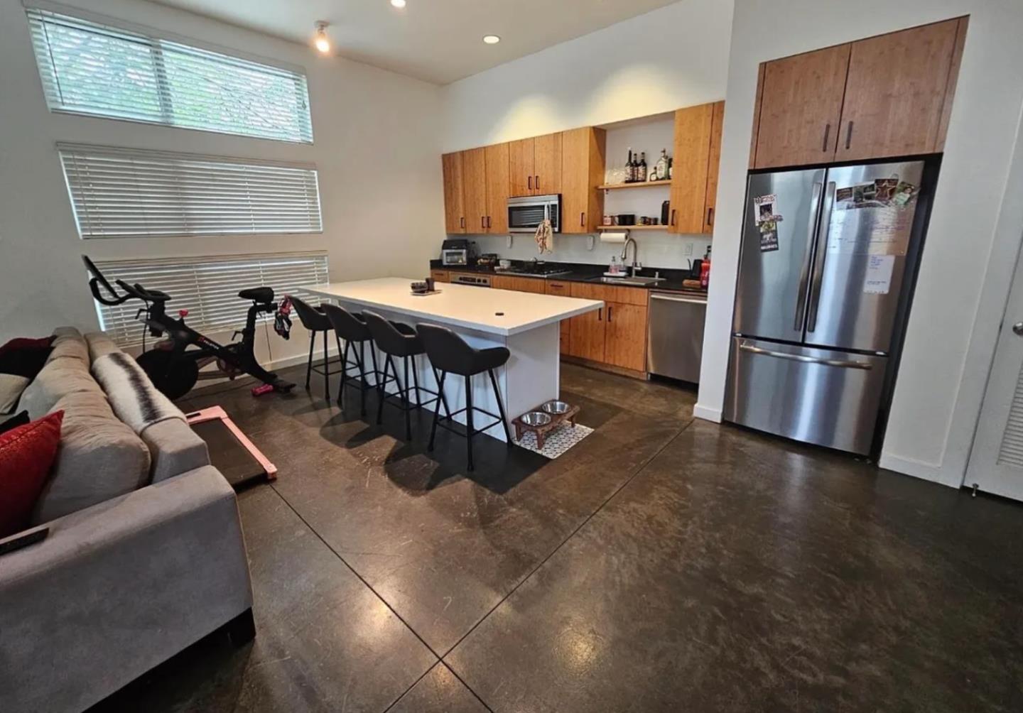 Detail Gallery Image 4 of 11 For 18 Ambler Ln, Oakland,  CA 94608 - 2 Beds | 1/1 Baths