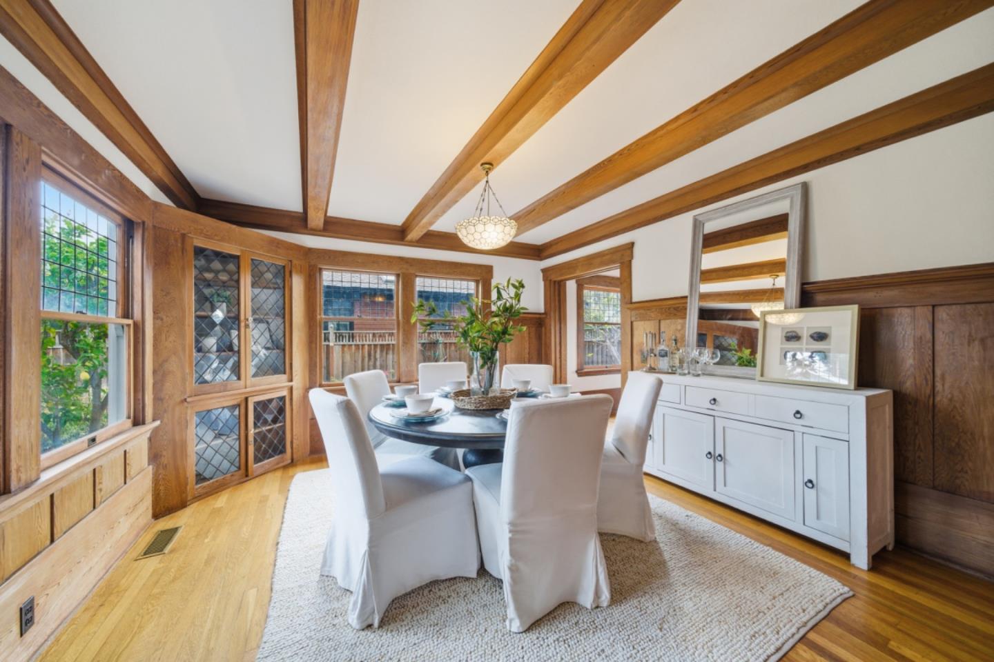 Detail Gallery Image 10 of 48 For 1085 Emerson St, Palo Alto,  CA 94301 - 4 Beds | 4 Baths