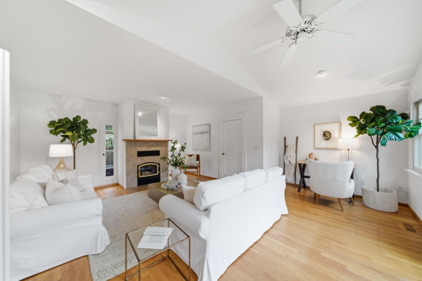 Detail Gallery Image 17 of 48 For 1085 Emerson St, Palo Alto,  CA 94301 - 4 Beds | 4 Baths