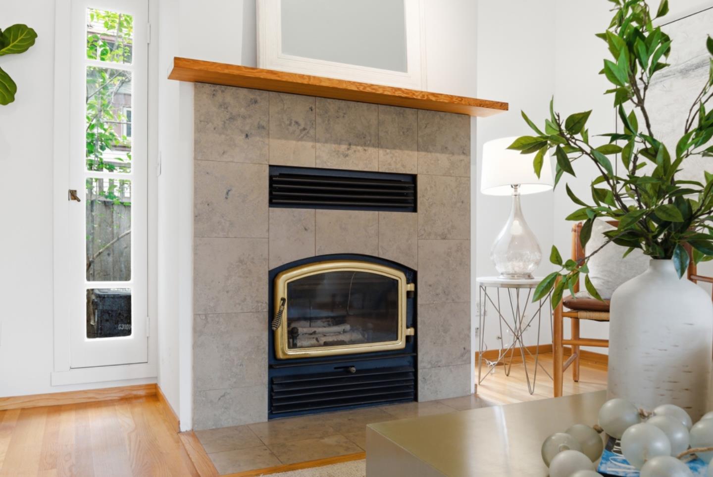 Detail Gallery Image 19 of 48 For 1085 Emerson St, Palo Alto,  CA 94301 - 4 Beds | 4 Baths