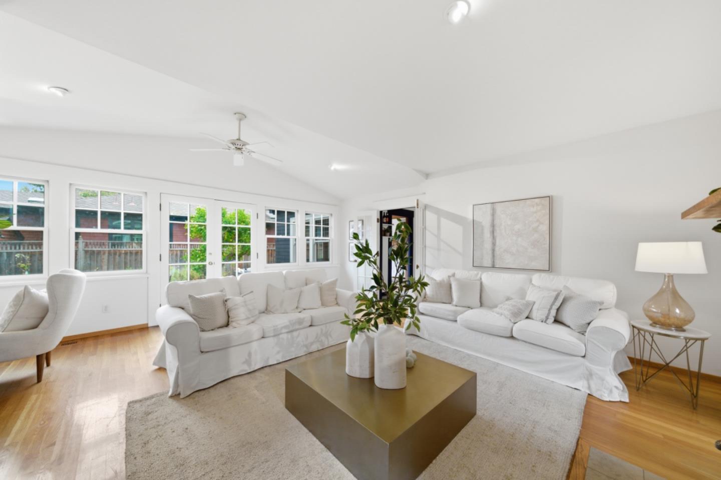 Detail Gallery Image 20 of 48 For 1085 Emerson St, Palo Alto,  CA 94301 - 4 Beds | 4 Baths