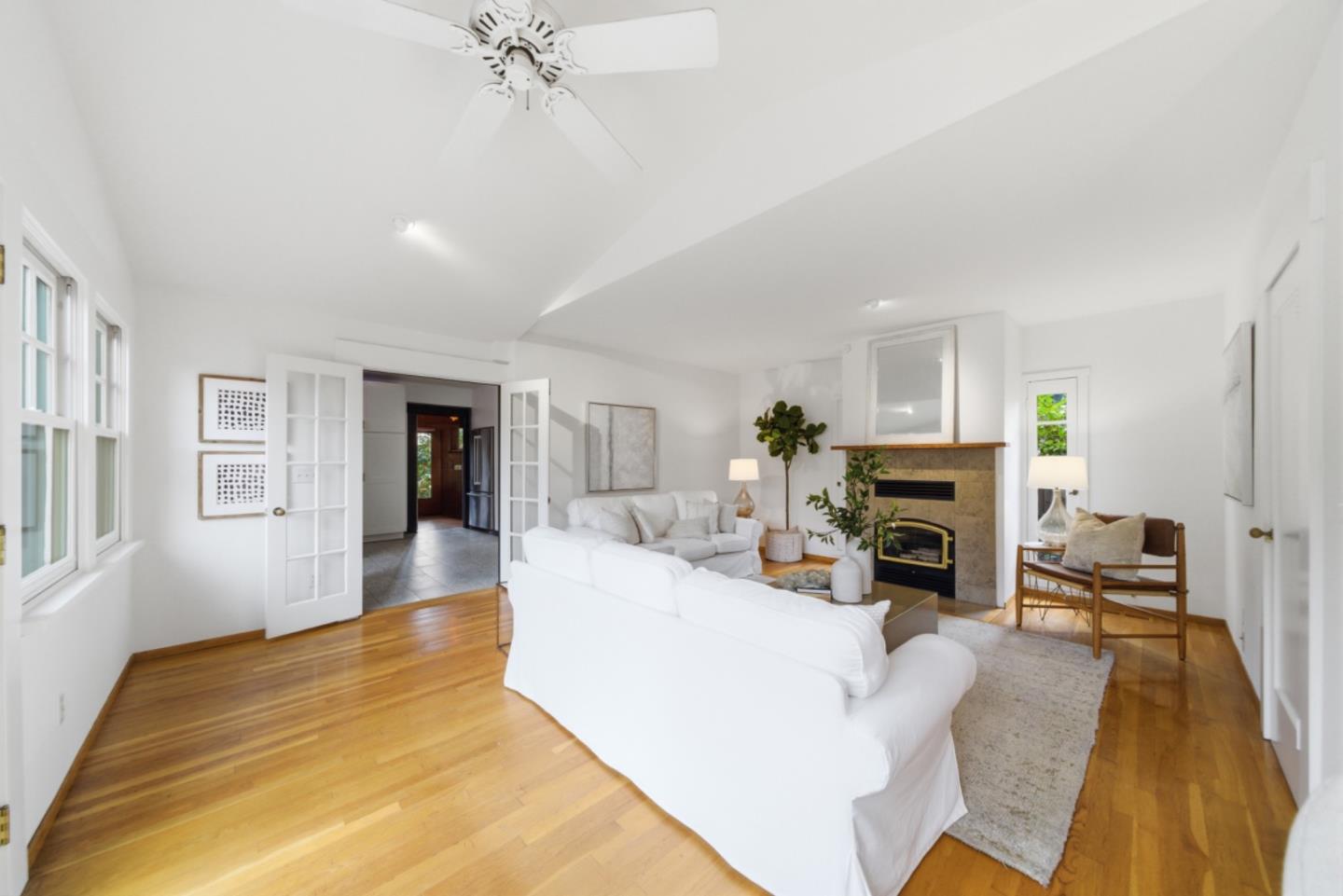 Detail Gallery Image 21 of 48 For 1085 Emerson St, Palo Alto,  CA 94301 - 4 Beds | 4 Baths