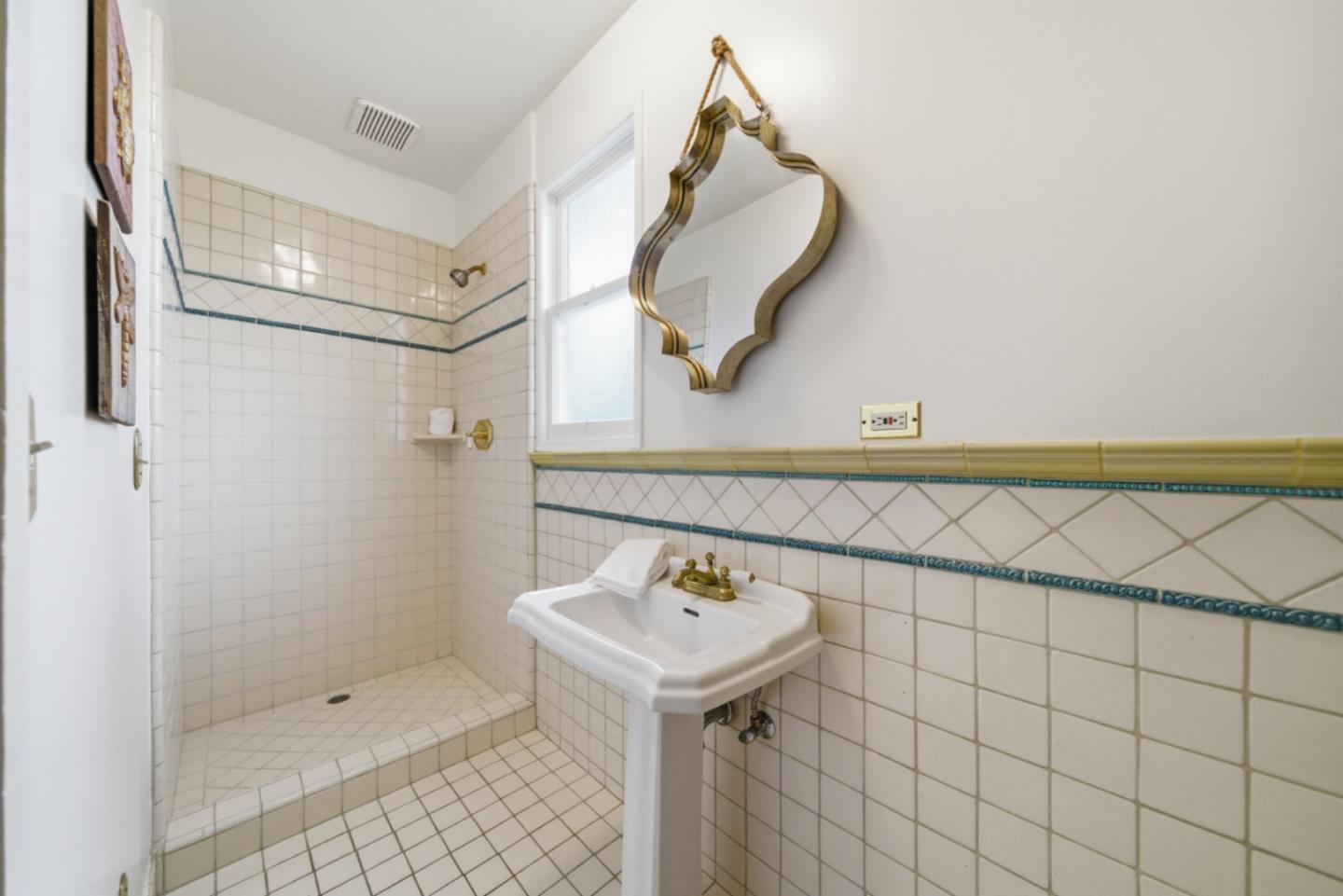 Detail Gallery Image 22 of 48 For 1085 Emerson St, Palo Alto,  CA 94301 - 4 Beds | 4 Baths