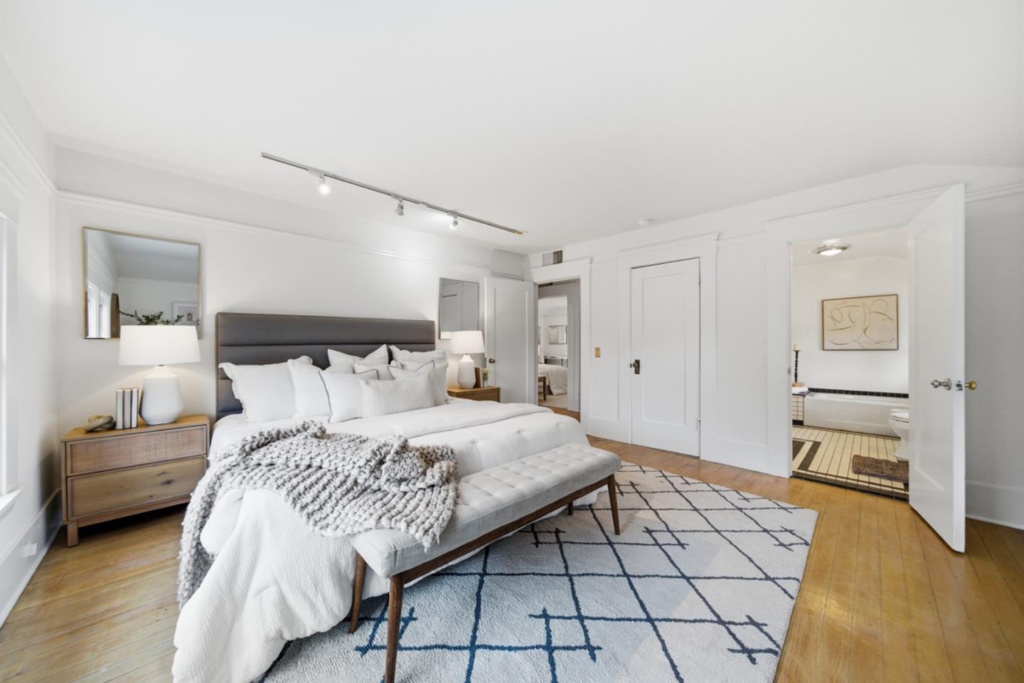 Detail Gallery Image 24 of 48 For 1085 Emerson St, Palo Alto,  CA 94301 - 4 Beds | 4 Baths