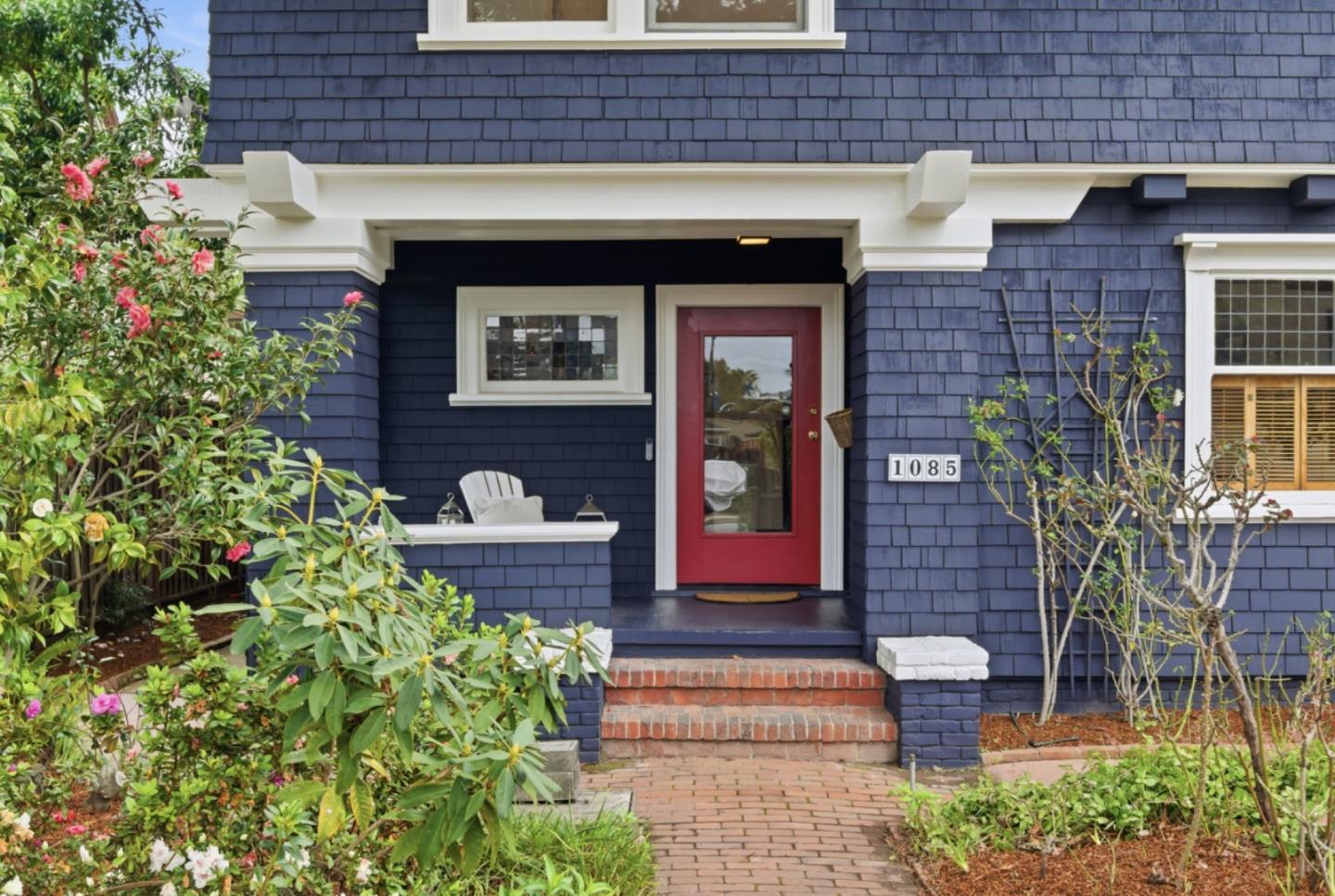 Detail Gallery Image 3 of 48 For 1085 Emerson St, Palo Alto,  CA 94301 - 4 Beds | 4 Baths