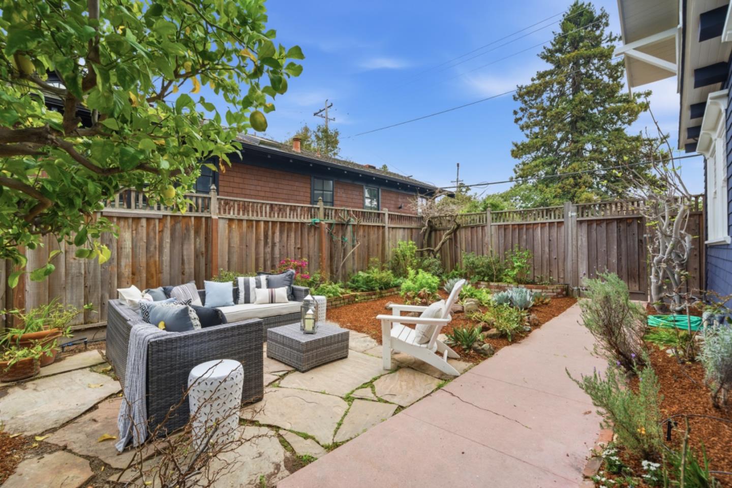 Detail Gallery Image 34 of 48 For 1085 Emerson St, Palo Alto,  CA 94301 - 4 Beds | 4 Baths