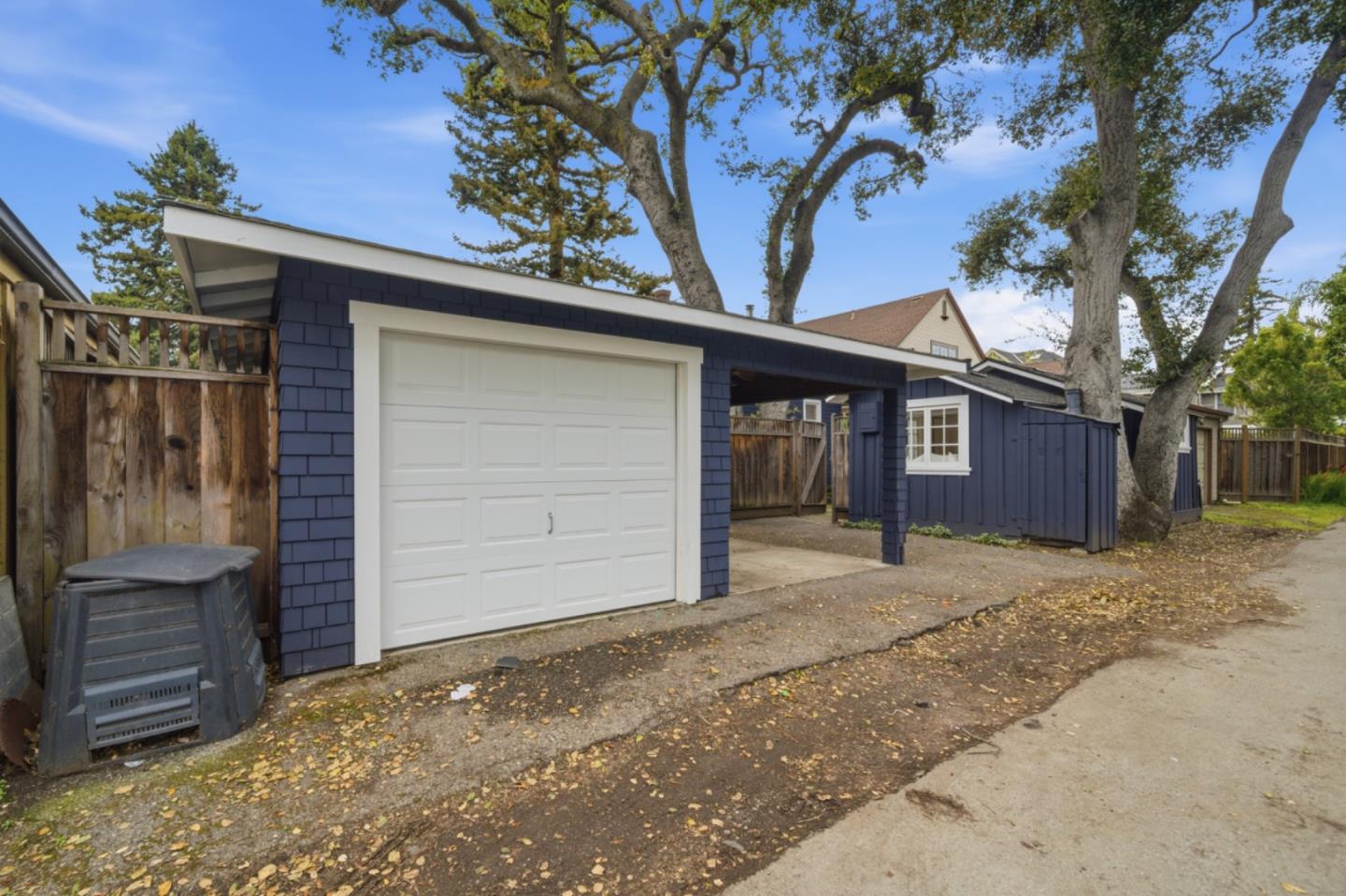 Detail Gallery Image 39 of 48 For 1085 Emerson St, Palo Alto,  CA 94301 - 4 Beds | 4 Baths