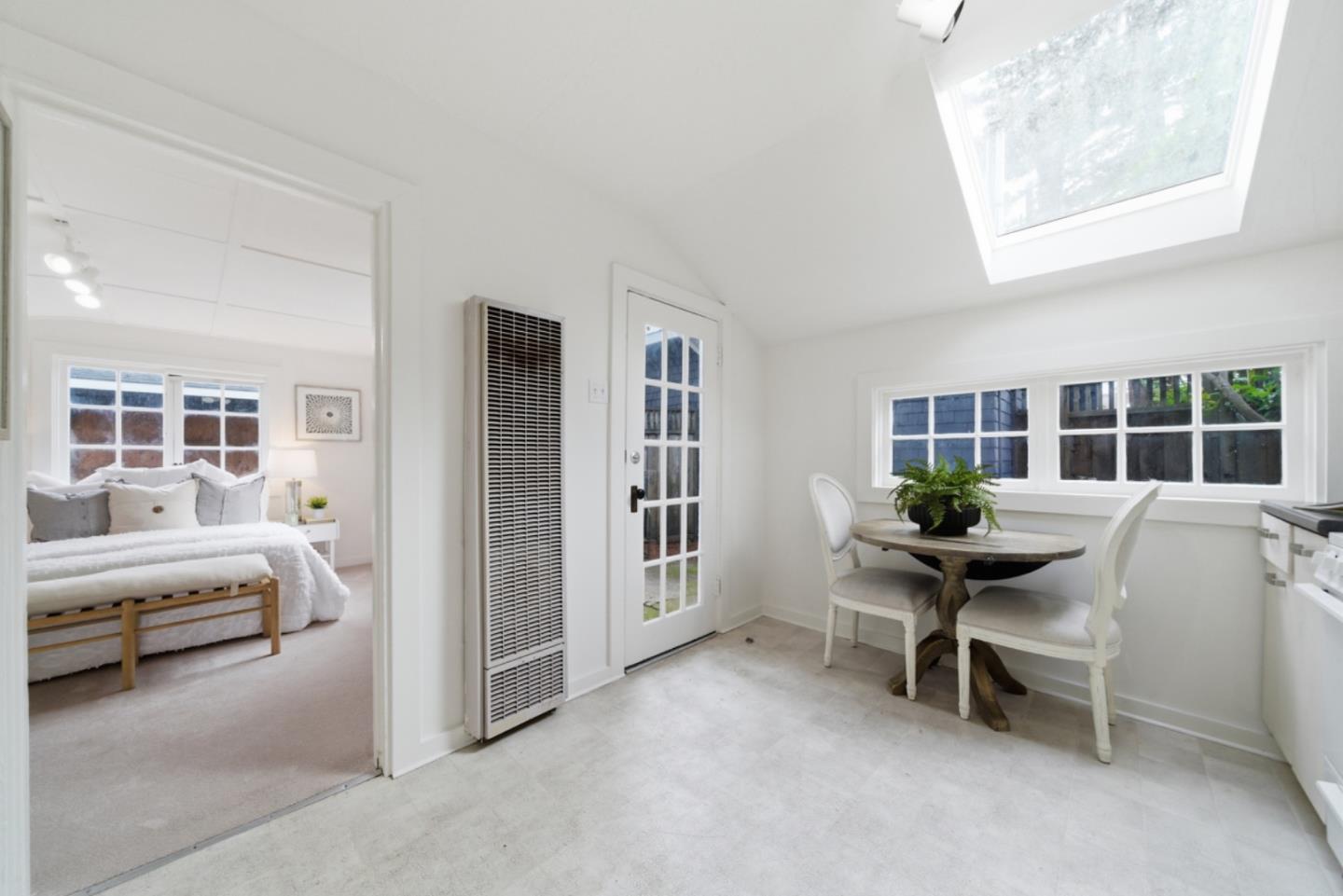 Detail Gallery Image 41 of 48 For 1085 Emerson St, Palo Alto,  CA 94301 - 4 Beds | 4 Baths