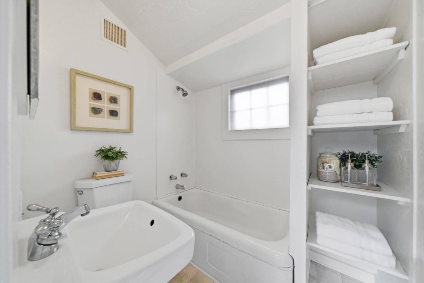 Detail Gallery Image 43 of 48 For 1085 Emerson St, Palo Alto,  CA 94301 - 4 Beds | 4 Baths