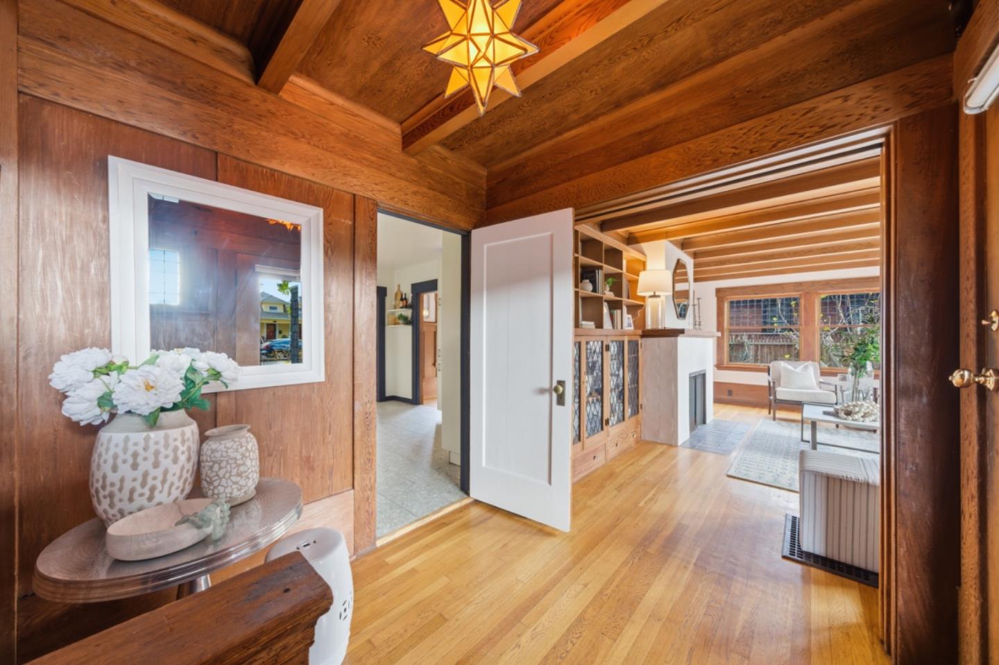 Detail Gallery Image 6 of 48 For 1085 Emerson St, Palo Alto,  CA 94301 - 4 Beds | 4 Baths