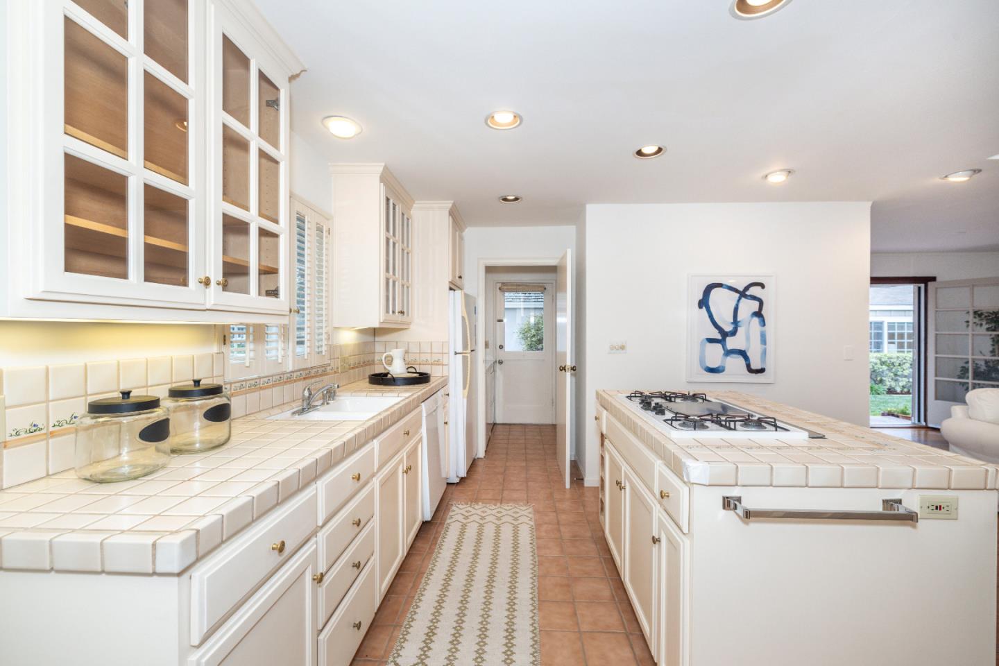 Detail Gallery Image 10 of 34 For 4107 Mackay Dr, Palo Alto,  CA 94306 - 2 Beds | 3 Baths