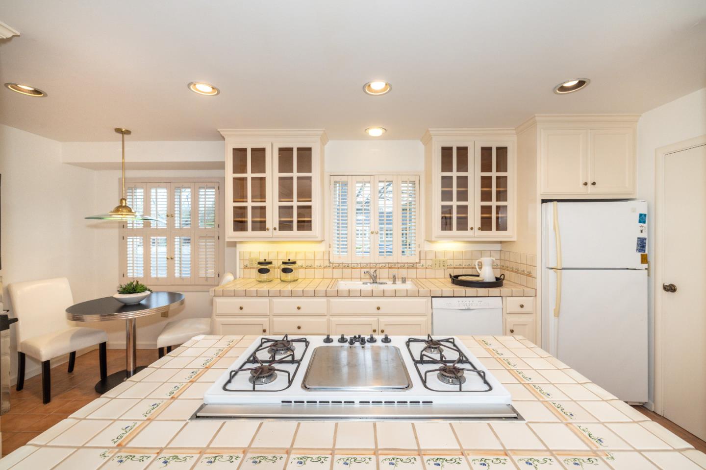 Detail Gallery Image 12 of 34 For 4107 Mackay Dr, Palo Alto,  CA 94306 - 2 Beds | 3 Baths