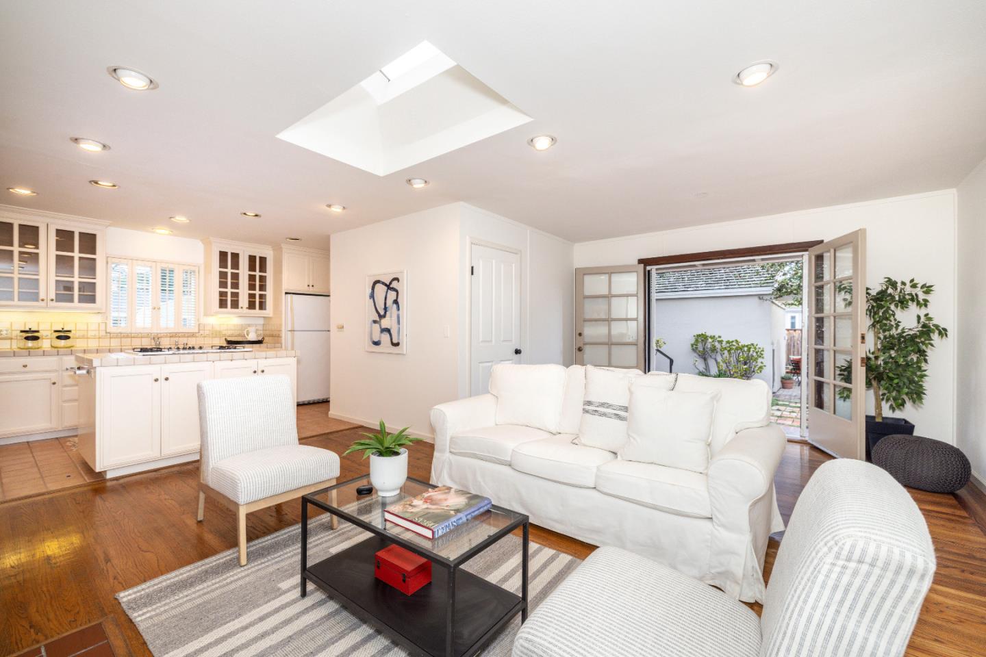 Detail Gallery Image 13 of 34 For 4107 Mackay Dr, Palo Alto,  CA 94306 - 2 Beds | 3 Baths