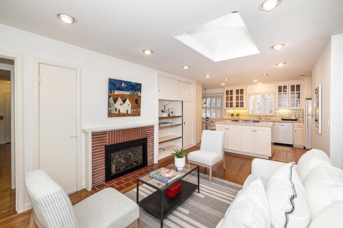 Detail Gallery Image 14 of 34 For 4107 Mackay Dr, Palo Alto,  CA 94306 - 2 Beds | 3 Baths