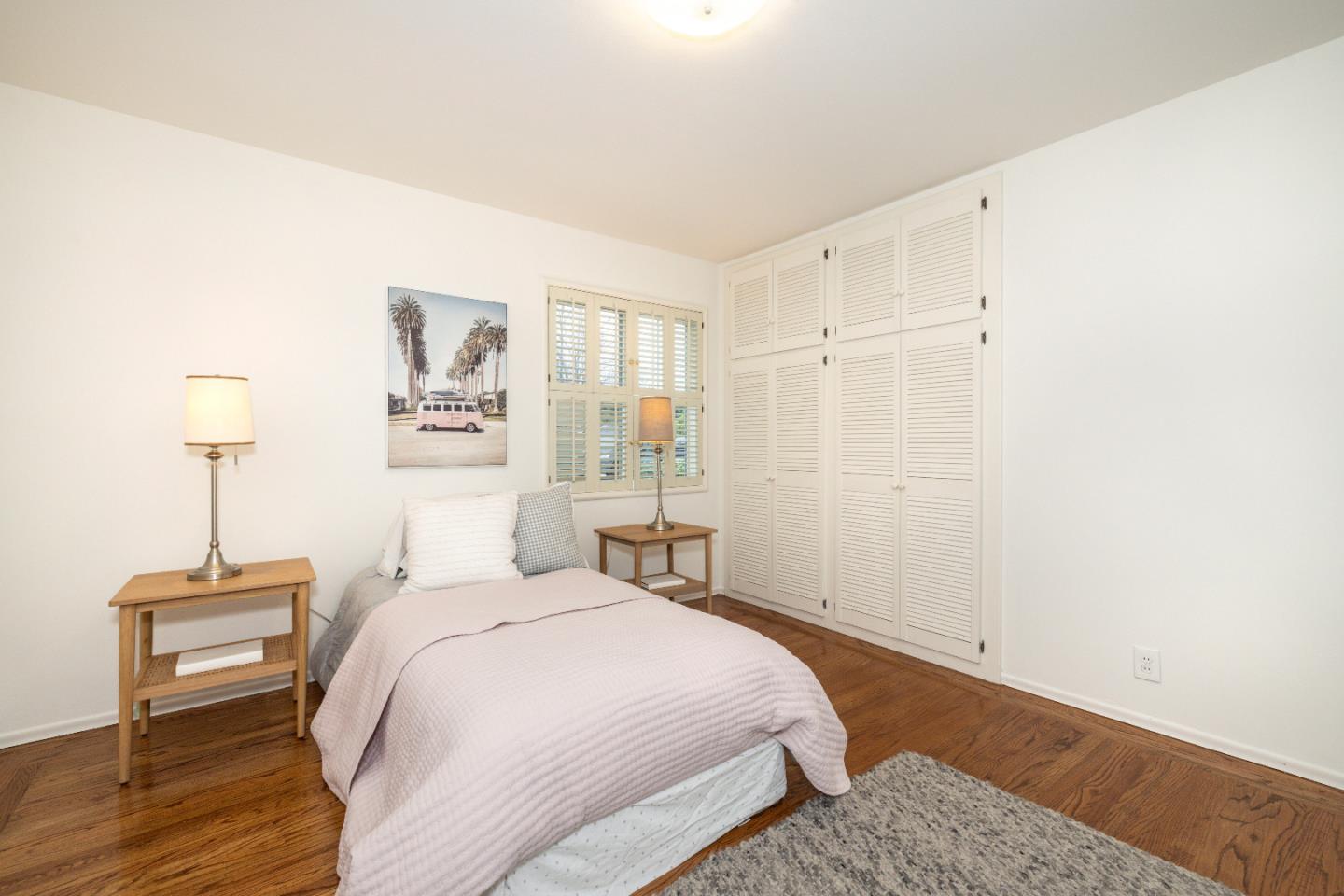 Detail Gallery Image 19 of 34 For 4107 Mackay Dr, Palo Alto,  CA 94306 - 2 Beds | 3 Baths