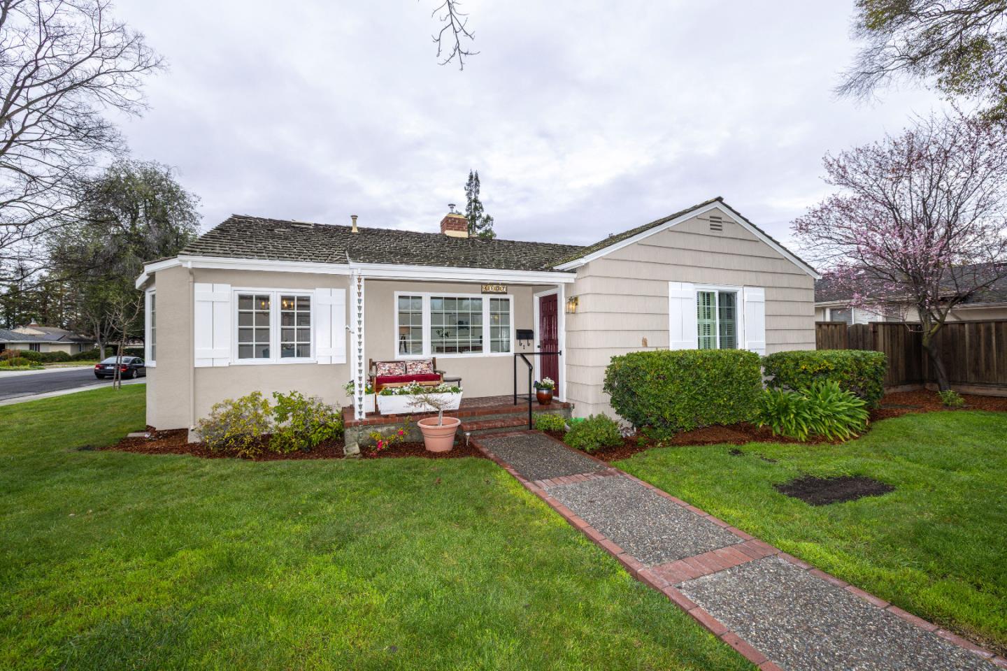 Detail Gallery Image 2 of 34 For 4107 Mackay Dr, Palo Alto,  CA 94306 - 2 Beds | 3 Baths