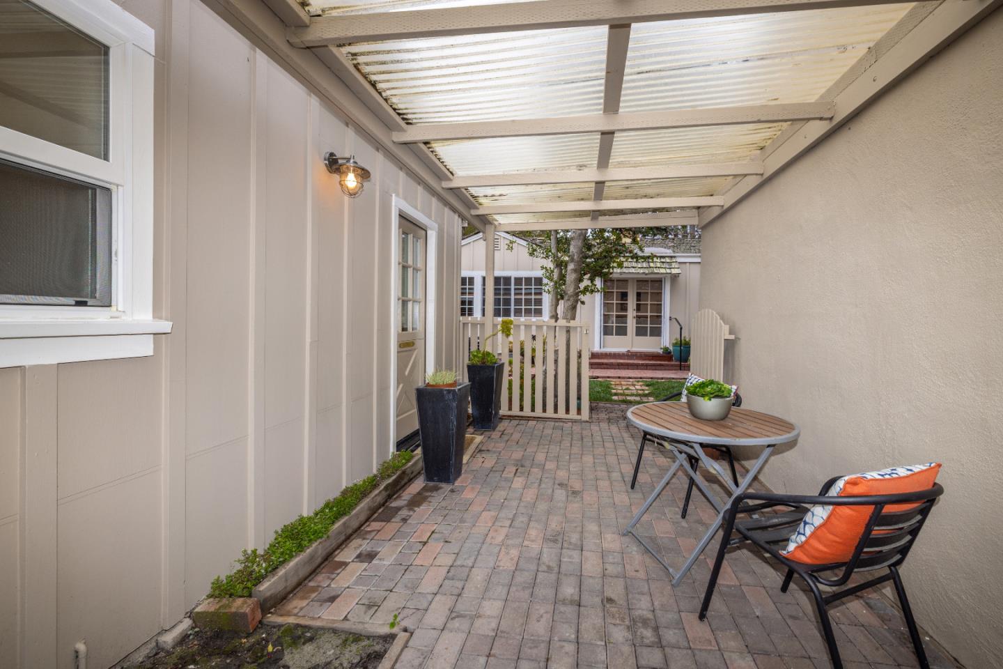 Detail Gallery Image 25 of 34 For 4107 Mackay Dr, Palo Alto,  CA 94306 - 2 Beds | 3 Baths